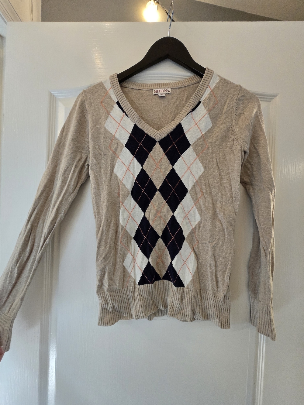 Merona Beige V-Neck Argyle Sweater with Navy and White Diamonds